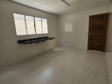 Cozinha ampla e ventilada